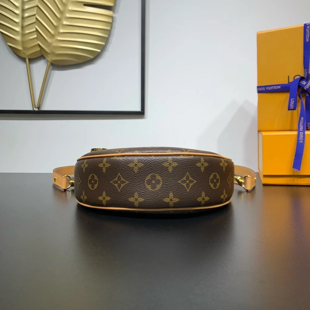 LOUIS VUITTON. dimensions 23